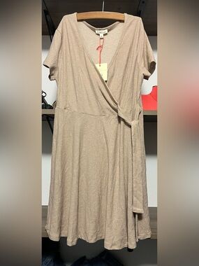 V-neck textured women's dress
